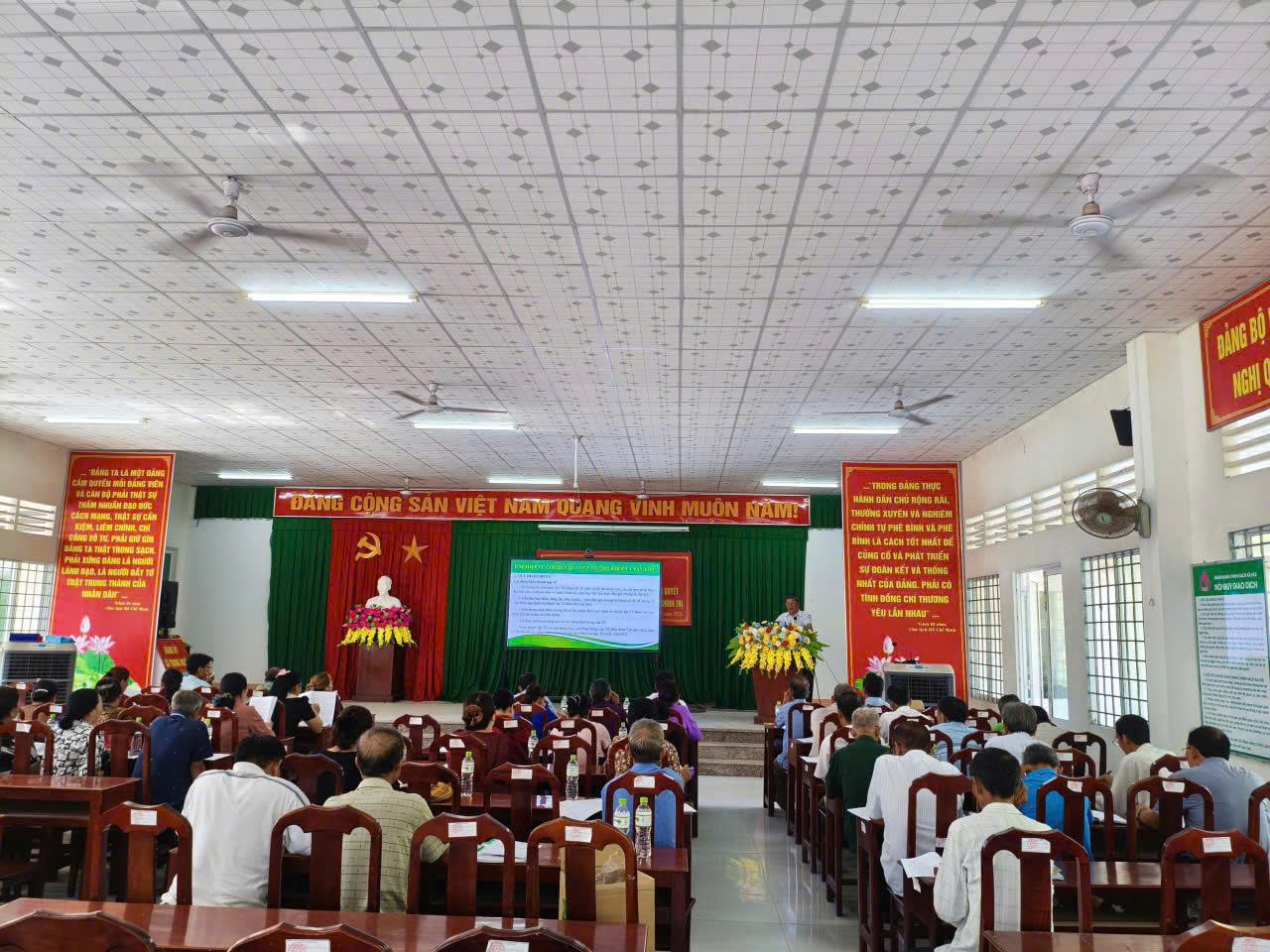 Tập huấn nghiệp vụ tín dụng chính sách cho Ban quản lý tổ tiết kiệm và vay vốn xã Trung Ngãi