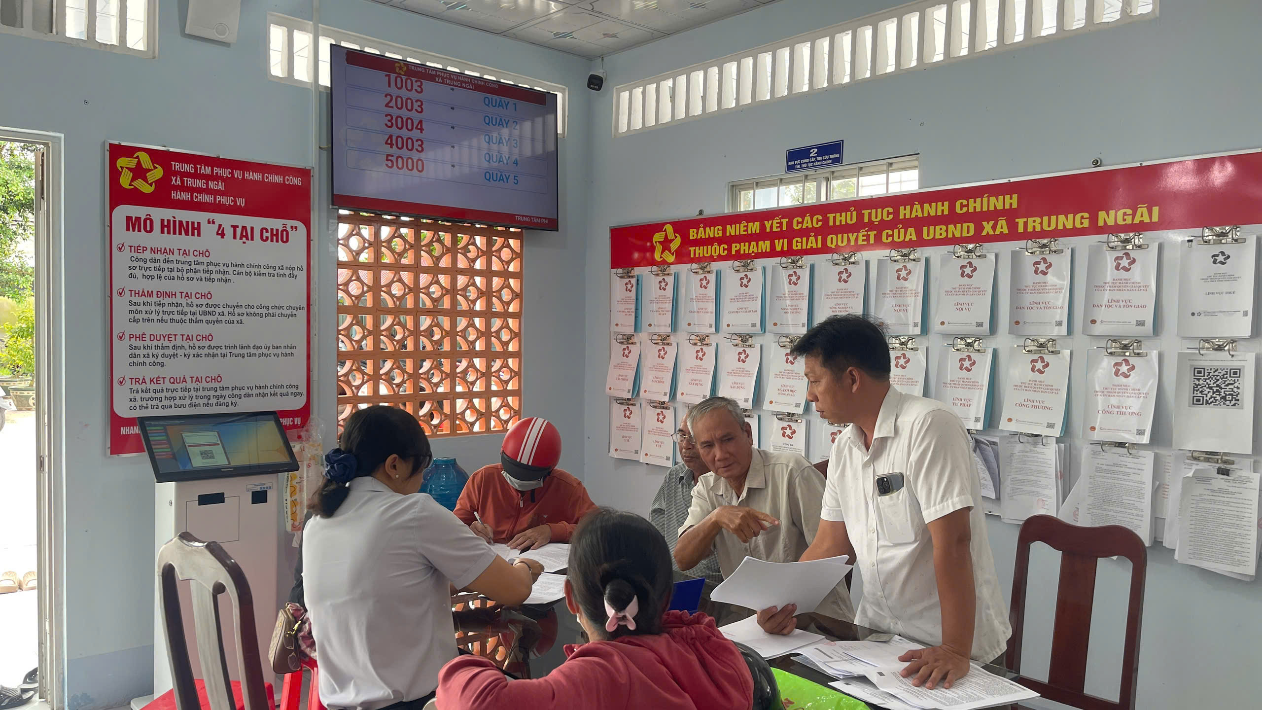 Xã Trung Ngãi triển khai thực hiện thủ tục hành chính không phụ thuộc vào địa giới hành chính trên địa bàn tỉnh Vĩnh Long