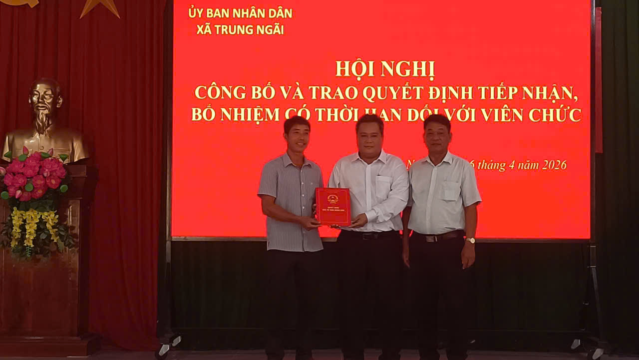 Trung Ngãi tổ chức công bố Quyết định thành lập Trung tâm Dịch vụ sự nghiệp công thuộc UBND xã Trung Ngãi và các Quyết định về công tác Cán bộ.
