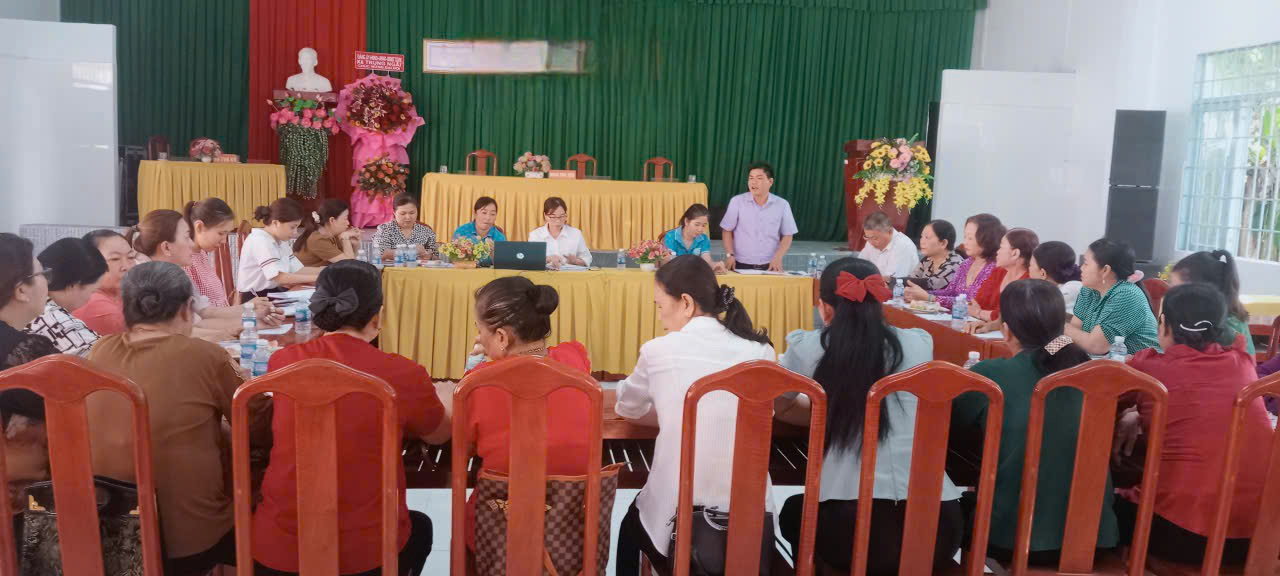 Hội LHPN xã tiếp Đoàn kiểm tra, giám sát hoạt động quản lý ủy thác Ngân hàng Chính sách xã hội và các Chương trình tín dụng do Hội LHPN xã quản lý